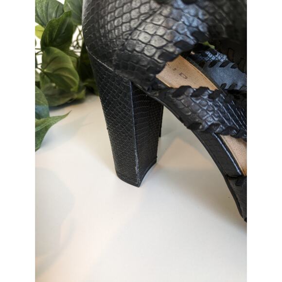 Torrid Heels Sandals Snakeskin Strappy Edgy Boho Sexy Black Whip Stitch Size 10W - Picture 11 of 13